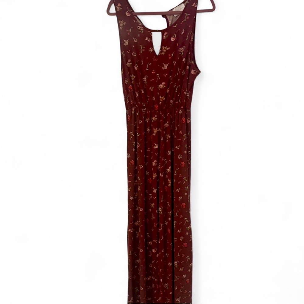 Sleeveless Floral Keyhole Romper in Burgundy